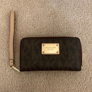 Michael Kors Wristlet